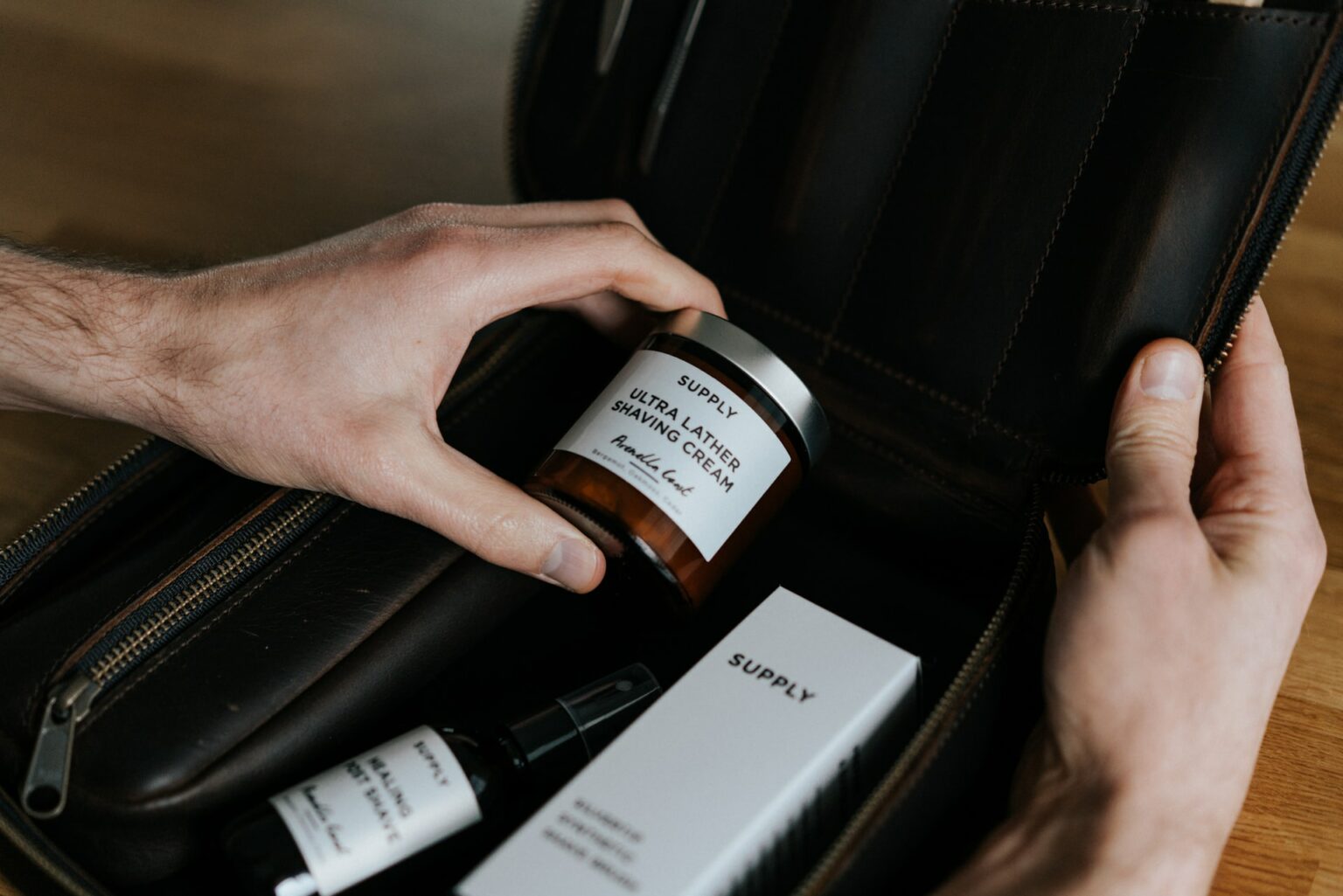 Deze toiletartikelen mag je meenemen in je handbagage in een vliegtuig! — THEBAGSTORE.nl