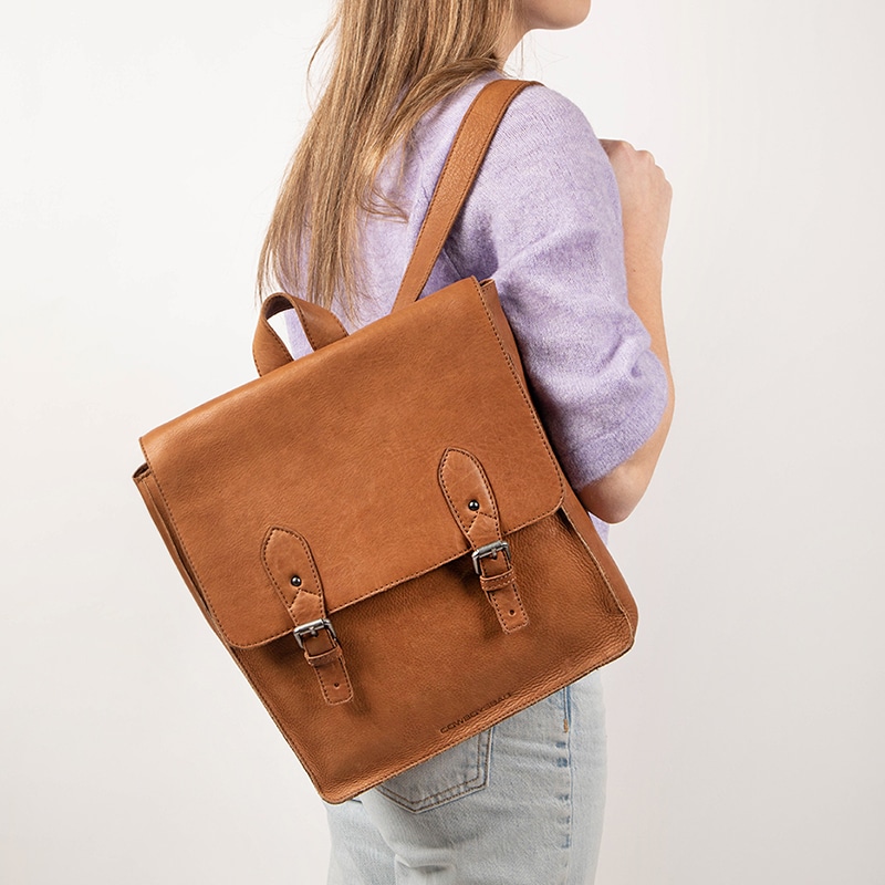 Nieuws! Nu bij de THEBAGSTORE: Fraaie family Cowboysbag collectie gecreëerd door influencer Saskia Weerstand 7 1 0024 cowboysbag 3249 Mimizan backpack camel 2