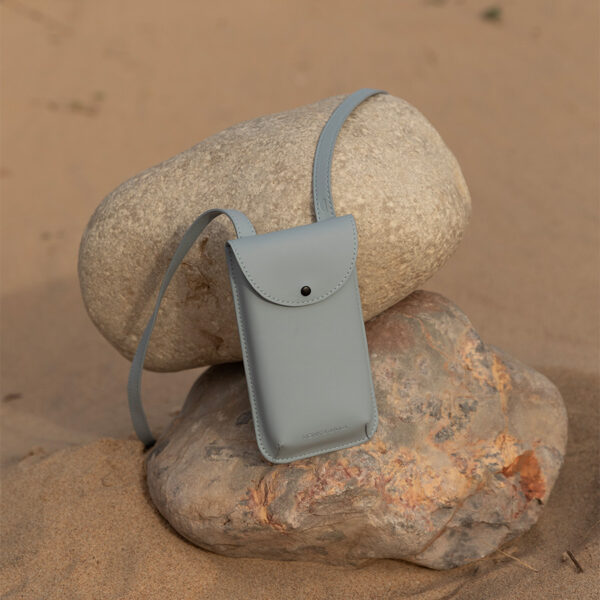 Monk & Anna phone pouch | cloud