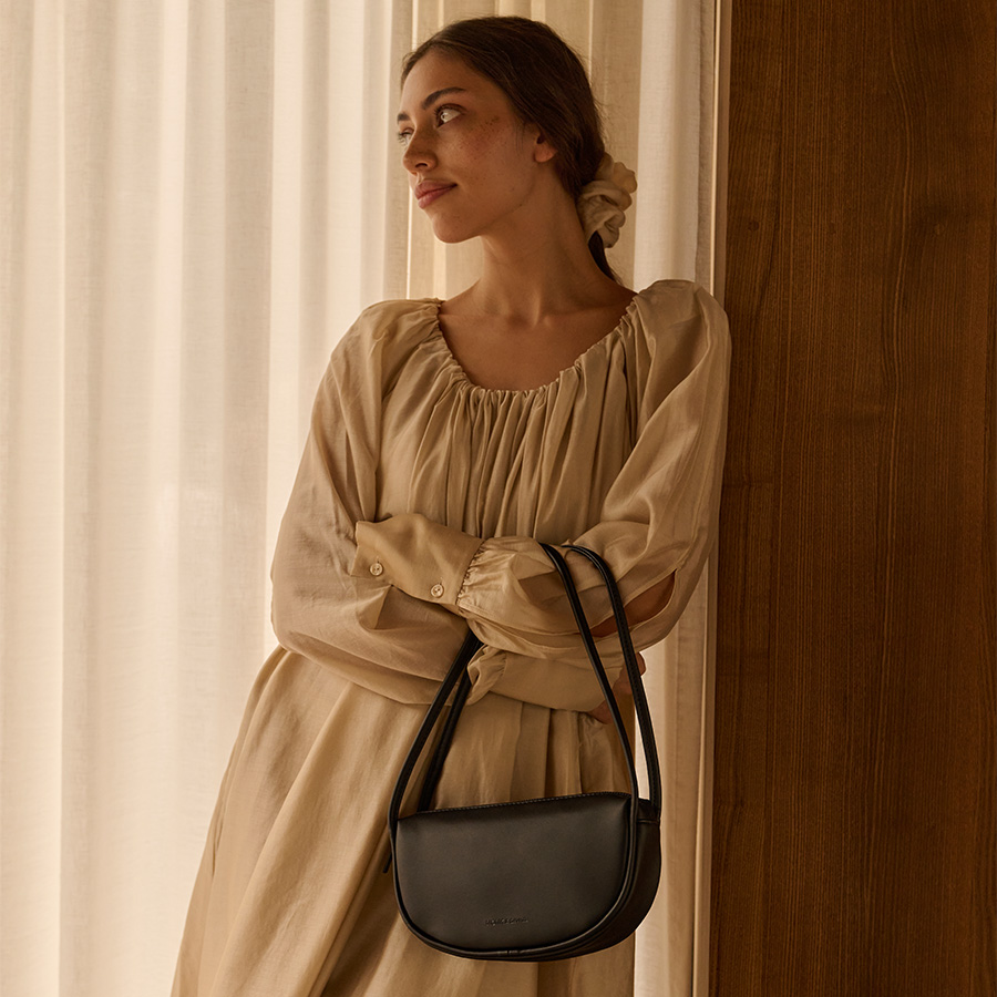 Monk Anna Akiko hand bag black 2